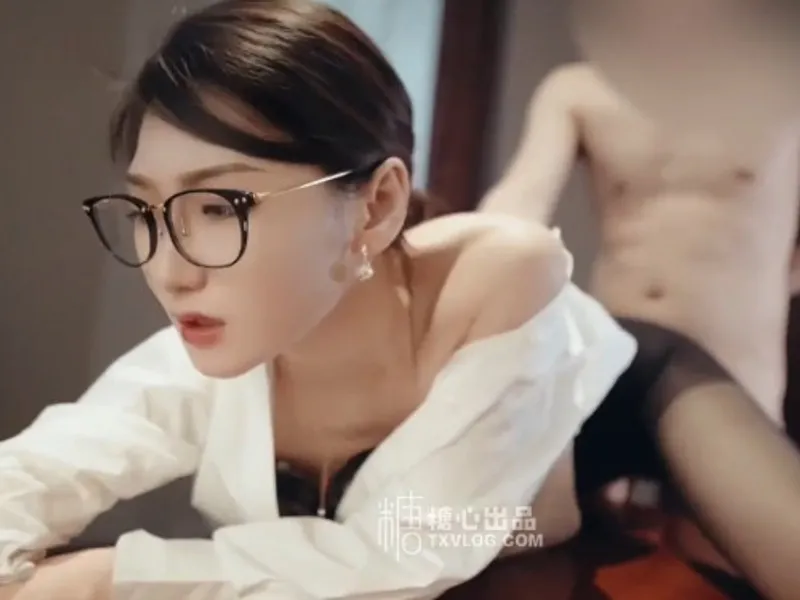 Vào phòng riêng được tiền bối nữ dâm đãng mút cục thịt cho