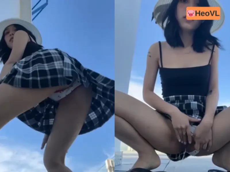 Bồ dâm đi du lịch nhưng cũng không quên quay clip show hàng cho fans xem