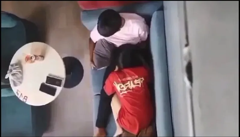 Quay lén nhân tình liếm bú cho tình nhân nơi công cộng