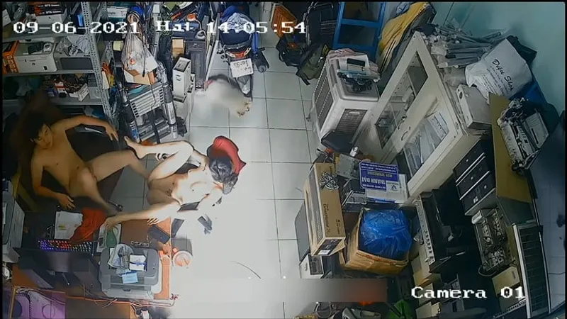 Vợ ông chồng chịch nhau trong của dương vật máy tính