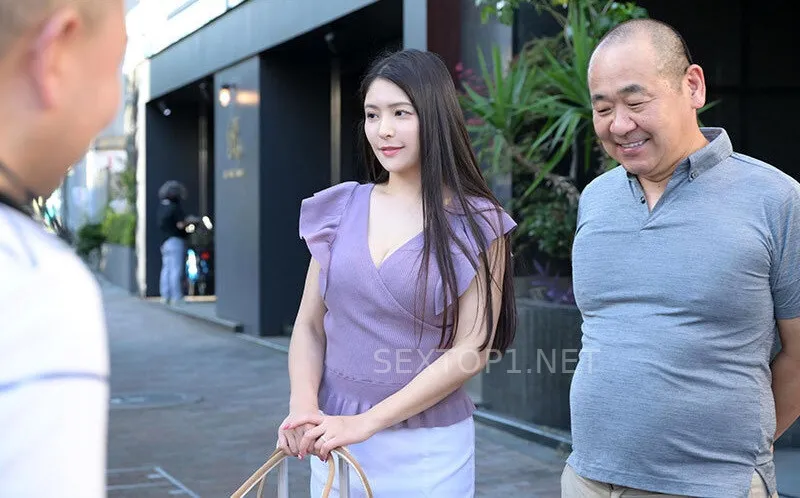 Thấy vợ yêu của nhân viên đẹp quá, quản lý lại có sở thích đụ bà xã người khác nên đã…