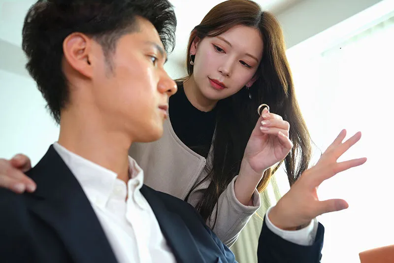 Vợ yêu đi đi chơi, người chồng ở nhà bị nhỏ em cô vợ gạ quan hệ không trượt phát nào